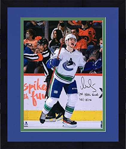 Çerçeveli Vasily Podkolzin Vancouver Canucks İmzalı 16 x 20 Beyaz Paten Fotoğrafı 1. NHL Hedefi 10/15/21 Yazıtlı-İmzalı NHL