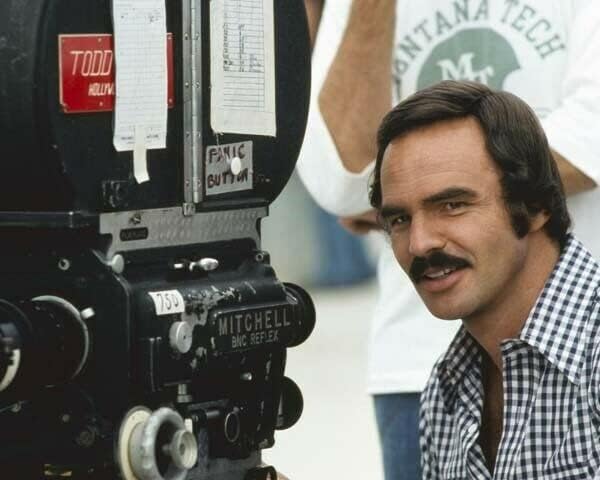 Burt Reynolds 1976 yönetmeni Gatlor kamera lensine bakıyor 8x10 inç fotoğraf