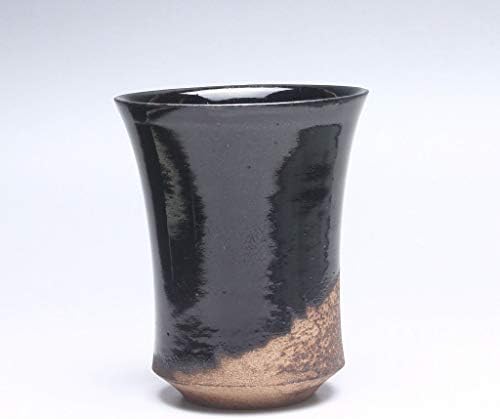 Eiichi Shibuya tarafından yapılan siyah çay fincanı. Hagi-ware.